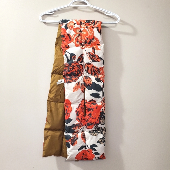 Offline (Aerie) - Floral Forever Pull Through Puffer Scarf - Picture 6 of 8